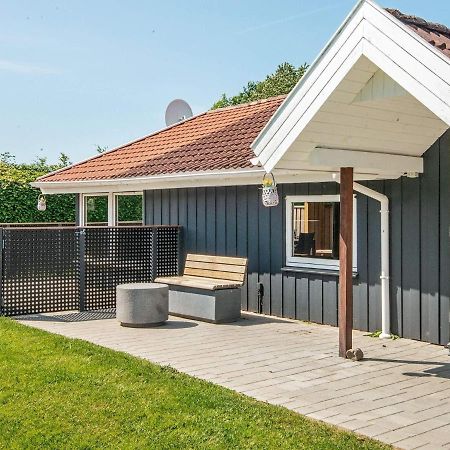 8 Person Holiday Home In Hejls Εξωτερικό φωτογραφία