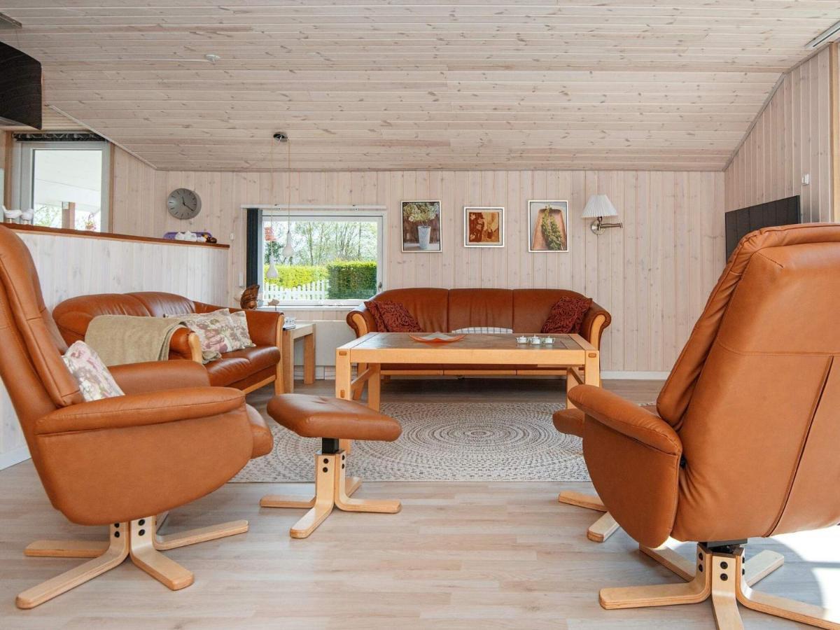 8 Person Holiday Home In Hejls Εξωτερικό φωτογραφία